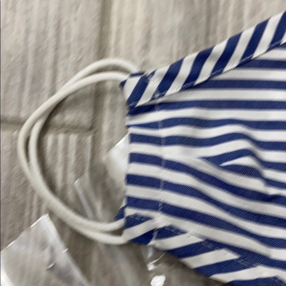 Madewell stain resistant mask with filter … - Picture 2 of 12